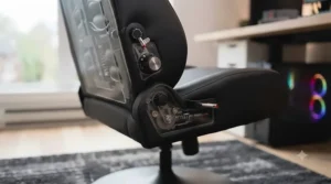 Height-adjustable pedestal gaming chair with 360-degree swivel.